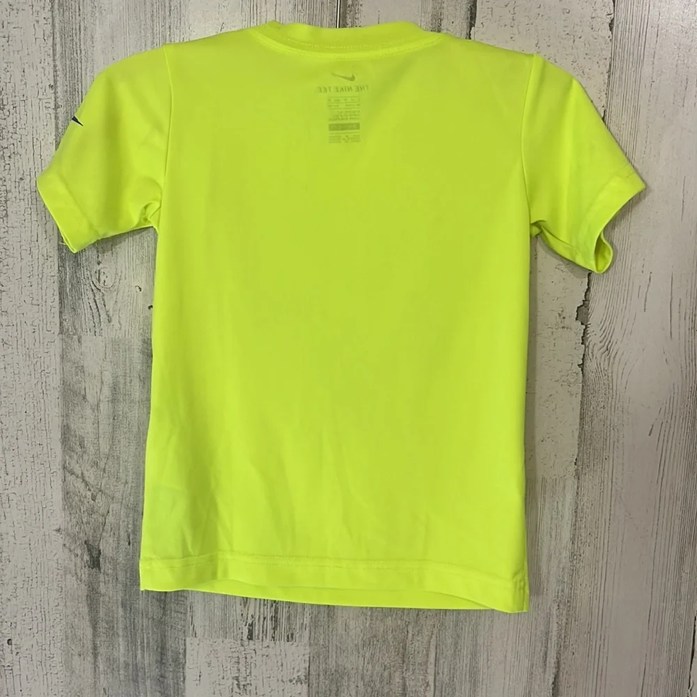 Nike excellent chest